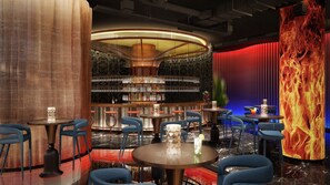 4 restaurants, lunch, dinner served; seafood 