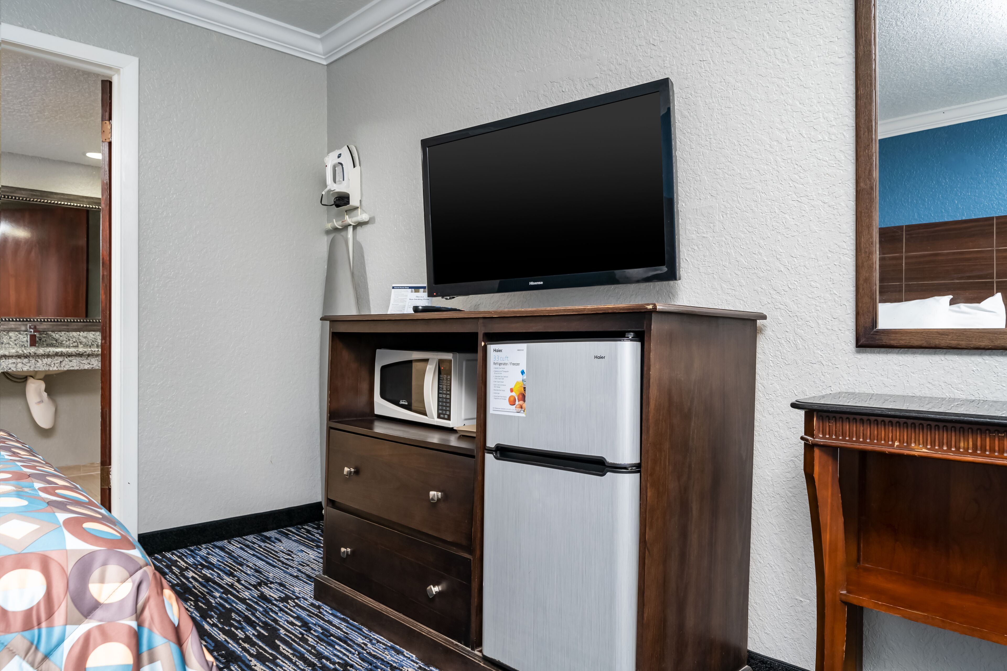 Room, 1 Double Bed, Non Smoking | Television