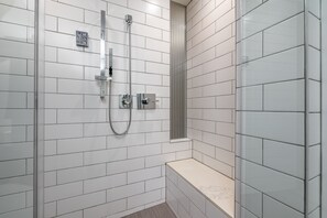 Deluxe Room, 1 King Bed | Egyptian cotton sheets, premium bedding, desk, laptop workspace