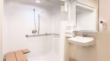 Produtos de toalete grátis, secador de cabelo, toalhas de banho