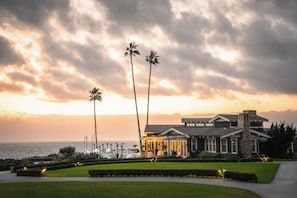 3 restaurants; breakfast, lunch, dinner, and brunch served - Montage Laguna Beach (Laguna Beach)