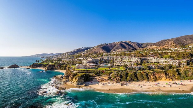 A coastal town with beachfront properties, a beach, and a mountain backdrop. - Montage Laguna Beach (Laguna Beach)