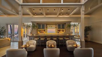 3 restaurants; breakfast, lunch, dinner, and brunch served