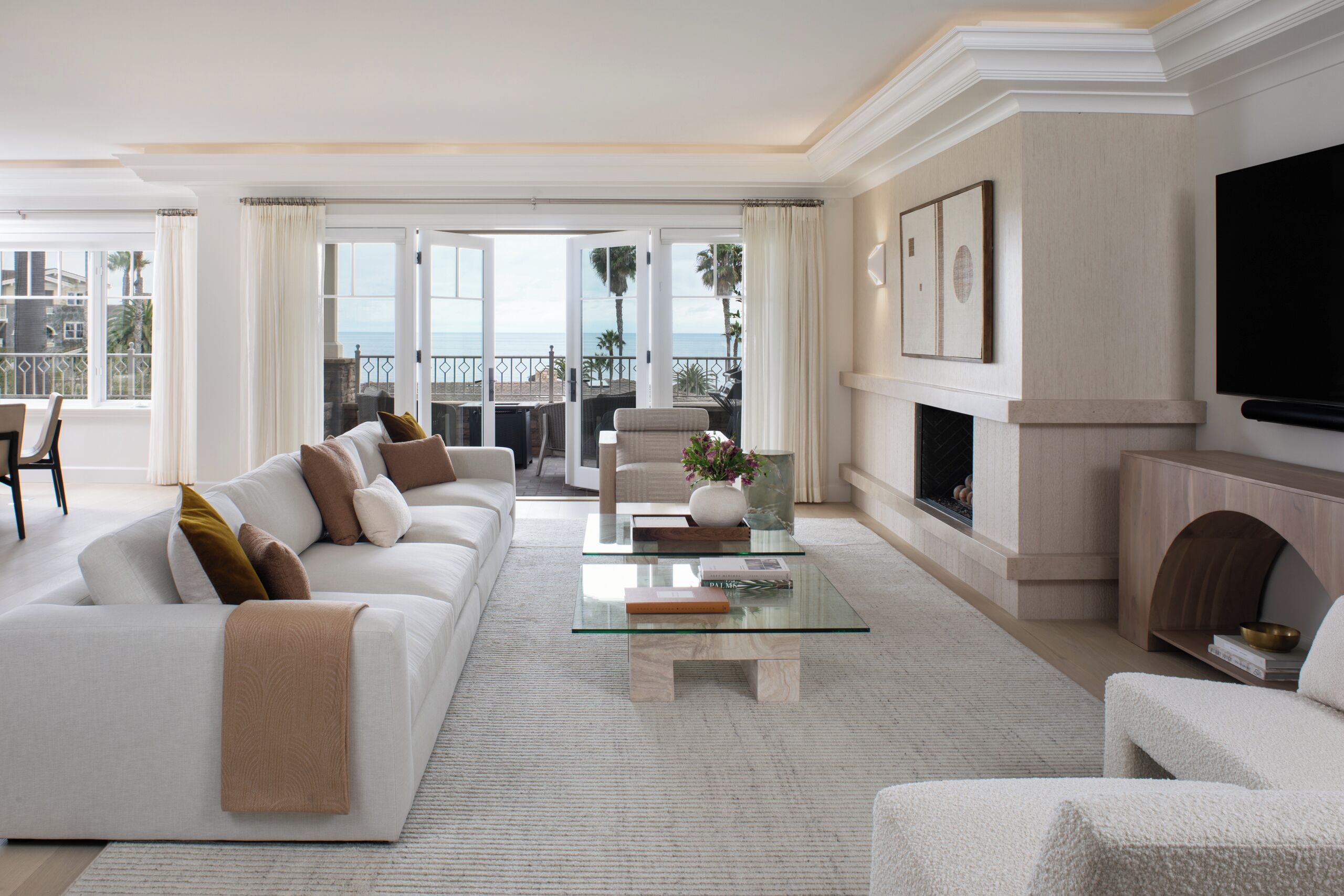 Villa Menton | Living room | 55-inch LCD TV with digital channels, TV, video-game console