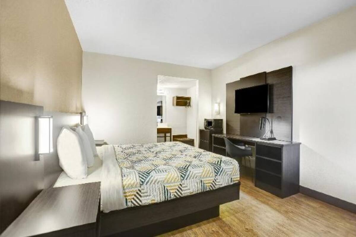 Desk, free WiFi, bed sheets