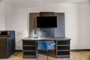 Desk, free WiFi, bed sheets - Motel 6 Amarillo, TX - Airport (Amarillo)