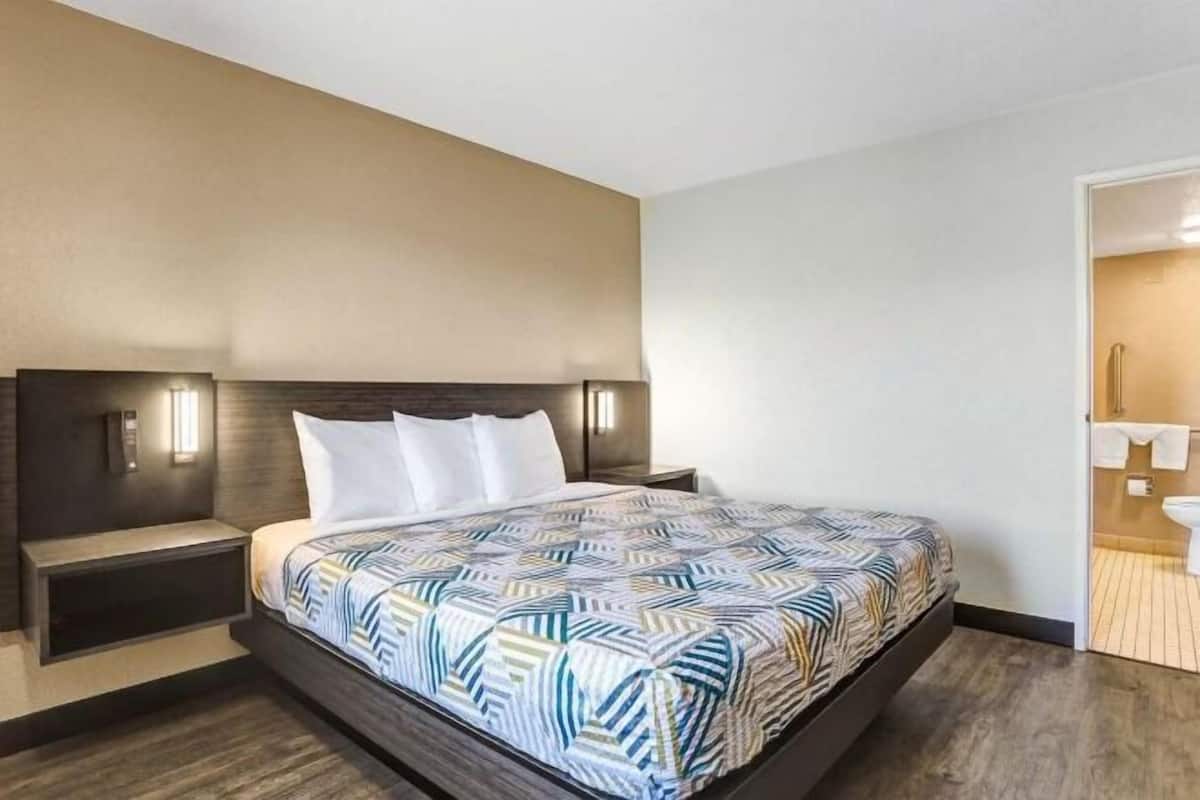 Desk, free WiFi, bed sheets