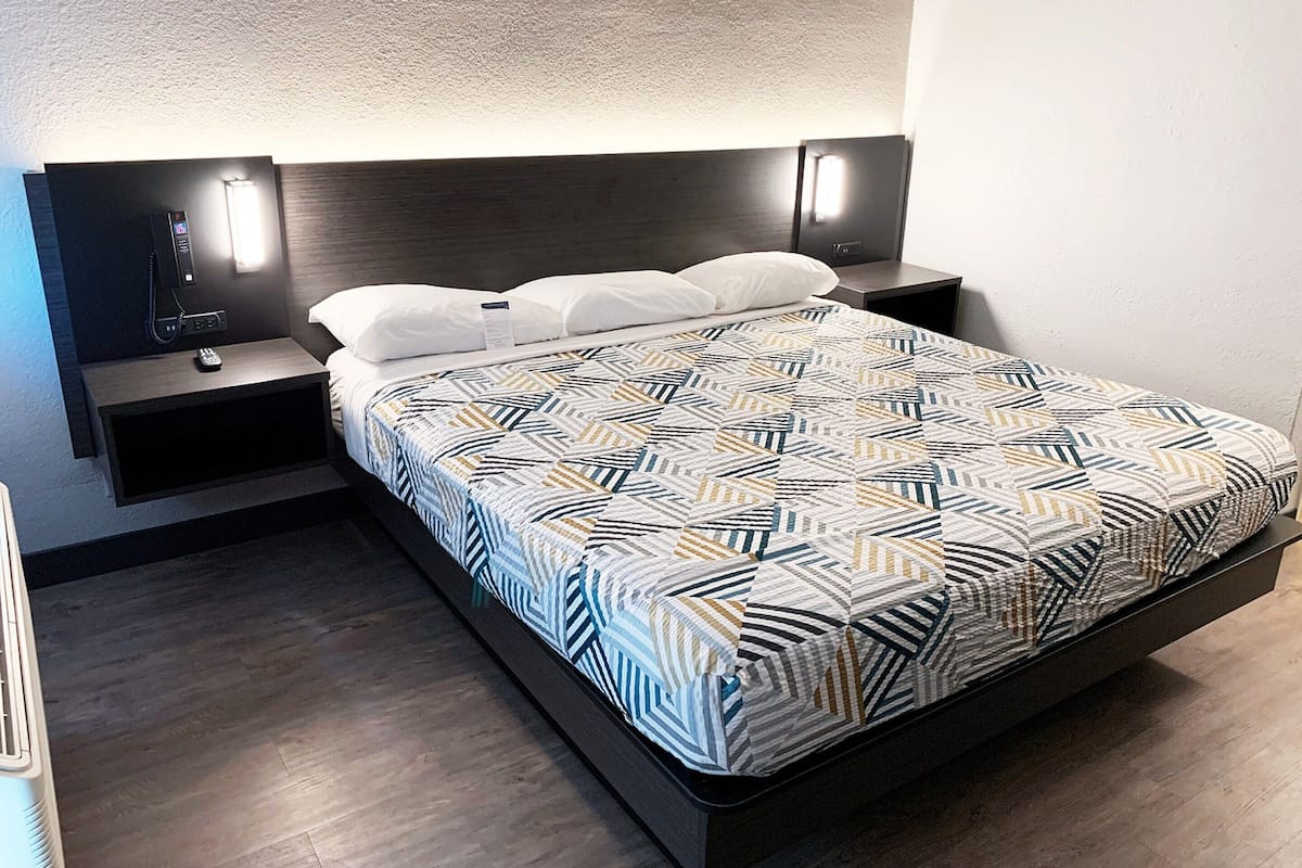 Desk, free WiFi, bed sheets