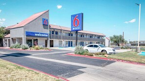 Exterior - Motel 6 Amarillo, TX - Airport (Amarillo)