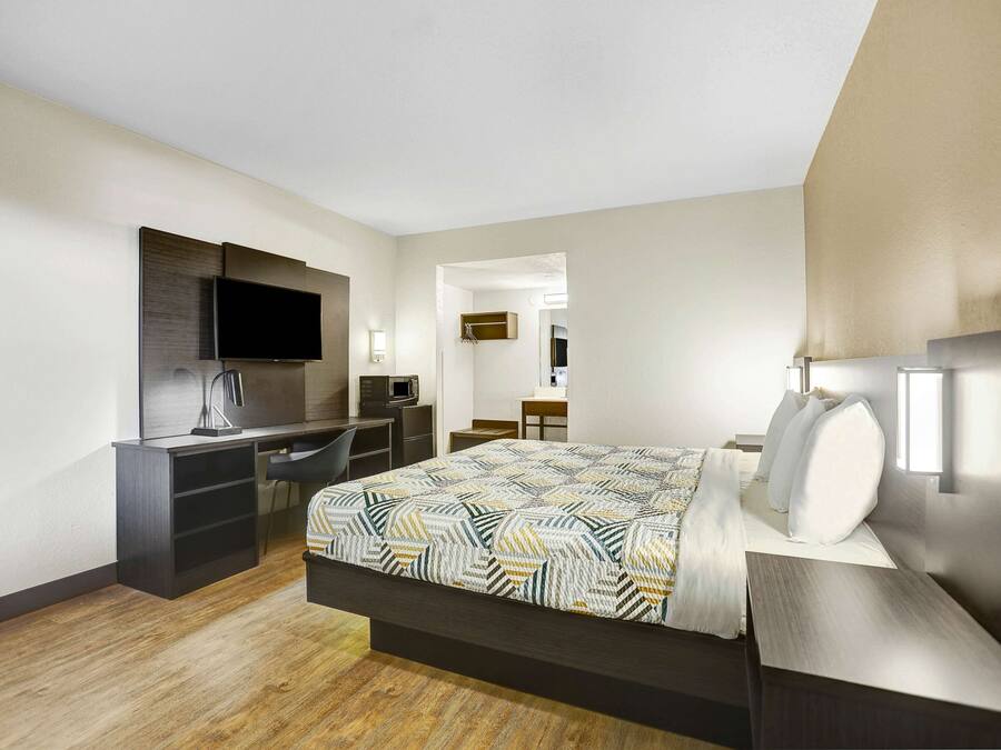 Desk, free WiFi, bed sheets