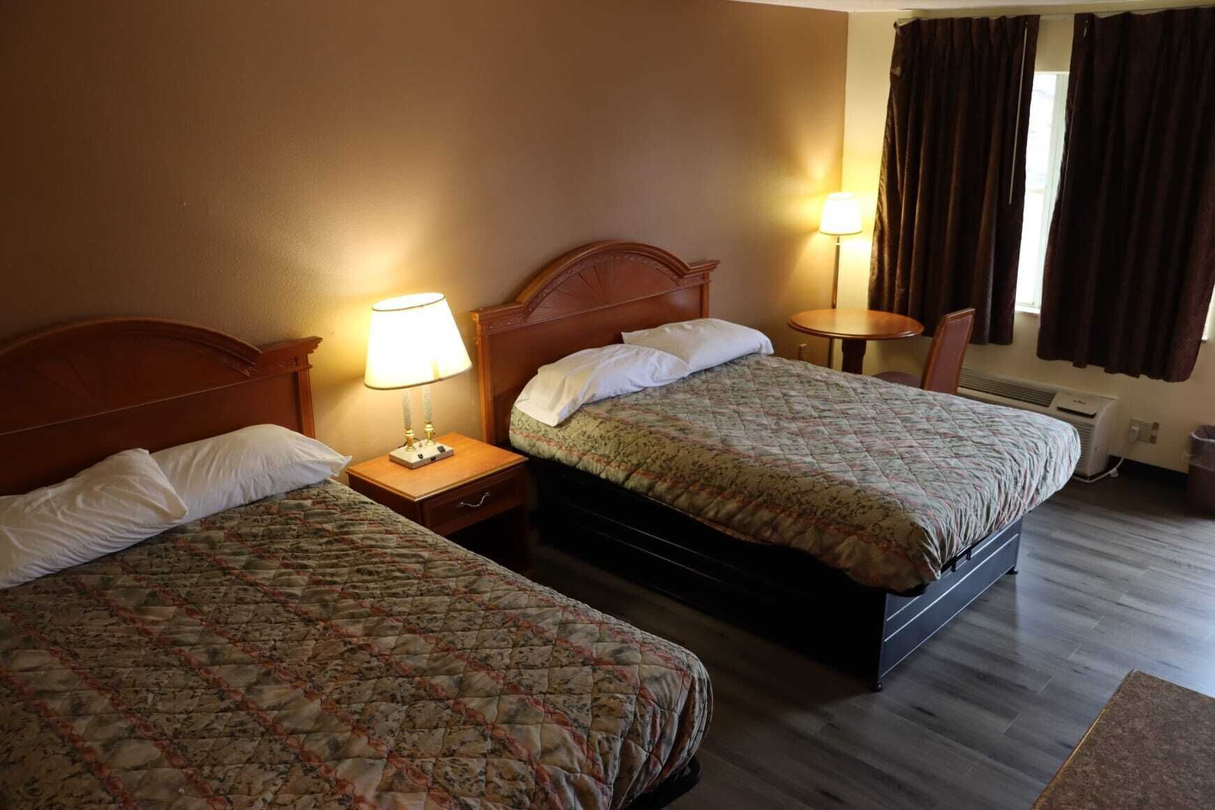 Kahden hengen huone, tupakointi sallittu | Työpöytä, ilmainen Wi-Fi, vuodevaatteet