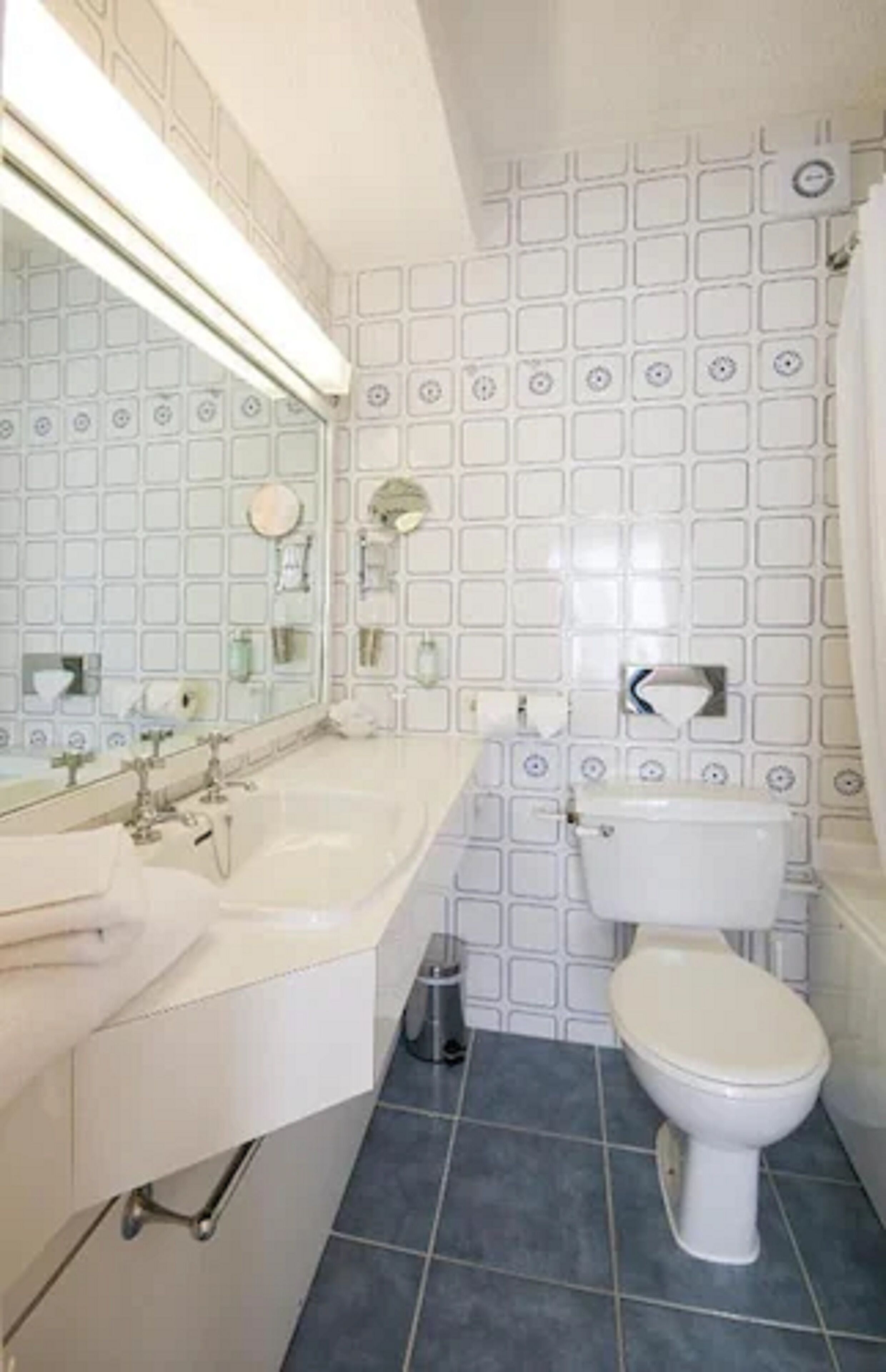 combined shower/bathtub, free toiletries, hair dryer, towels