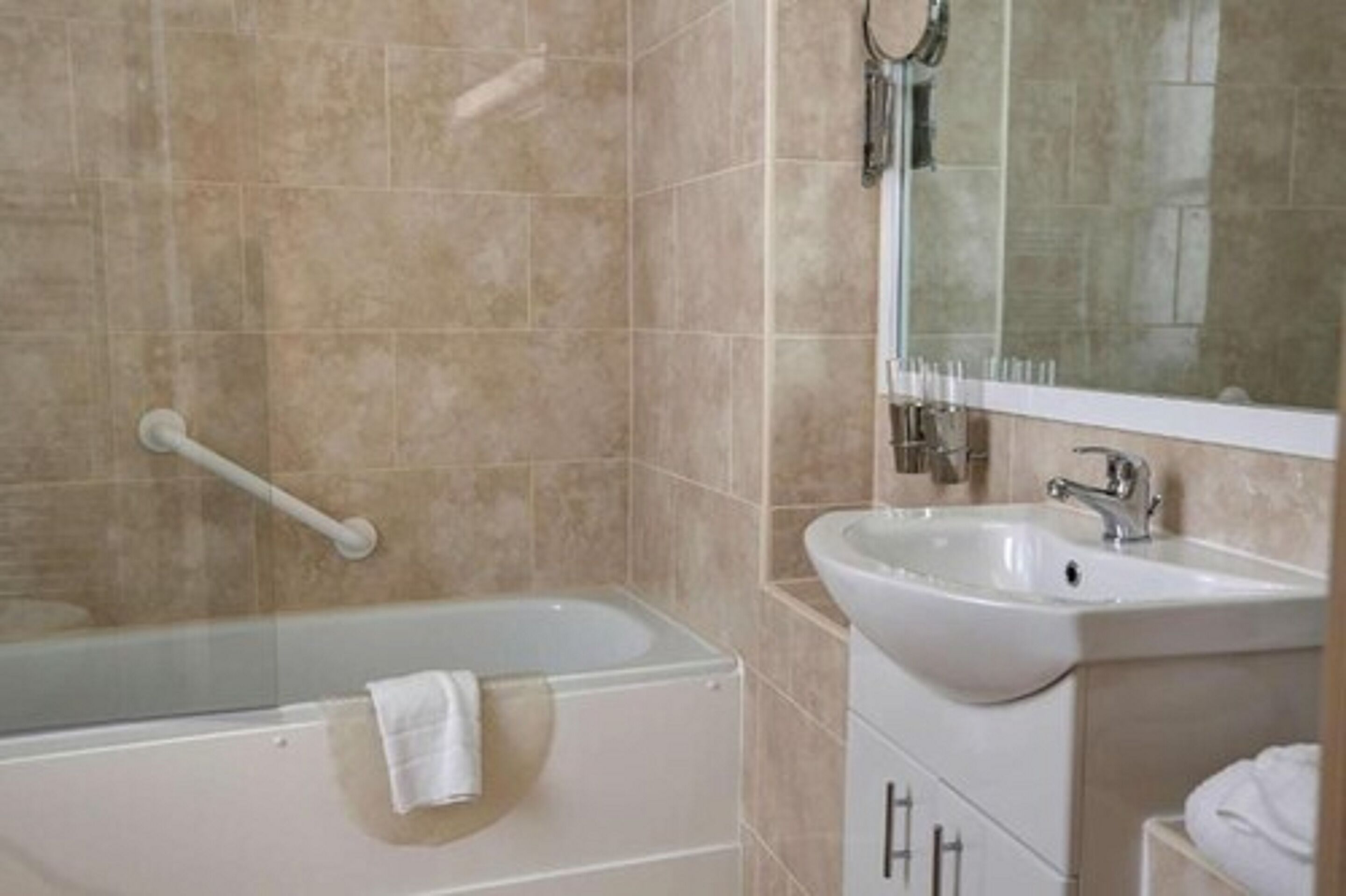 combined shower/bathtub, free toiletries, hair dryer, towels