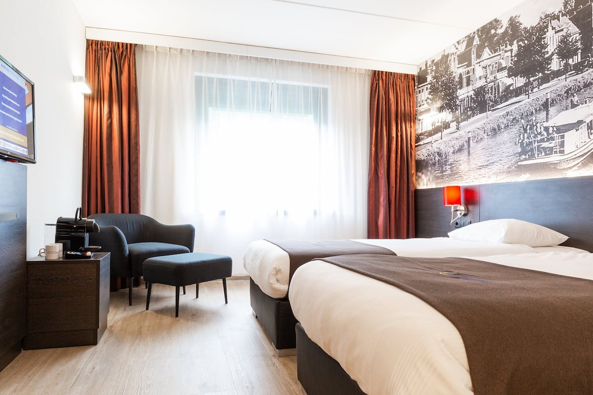 Deluxe Twin kamer, 2 eenpersoonsbedden | Een kluis op de kamer, een bureau, gratis babybedden, gratis wifi