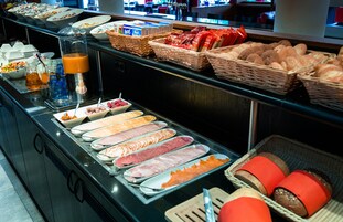 Desayuno buffet todos los días (con cargo)