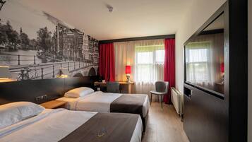 Coffres-forts dans les chambres, bureau, fer et planche à repasser