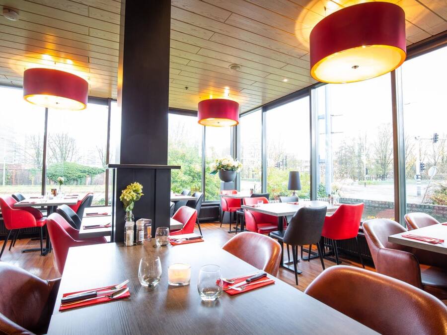 Déjeuner et dîner servis sur place