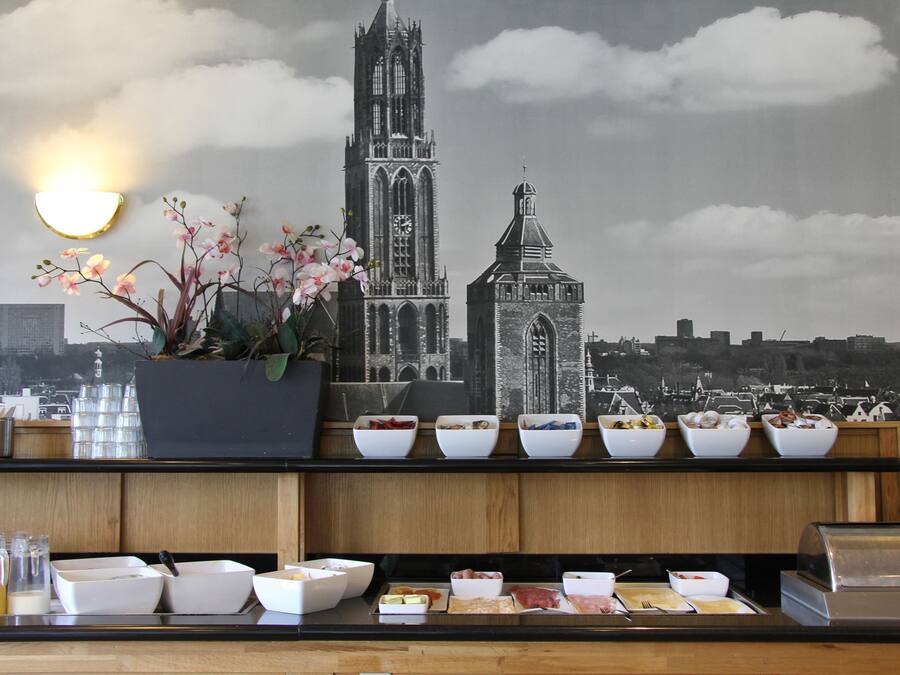 Daily buffet breakfast (EUR 18.25 per person)