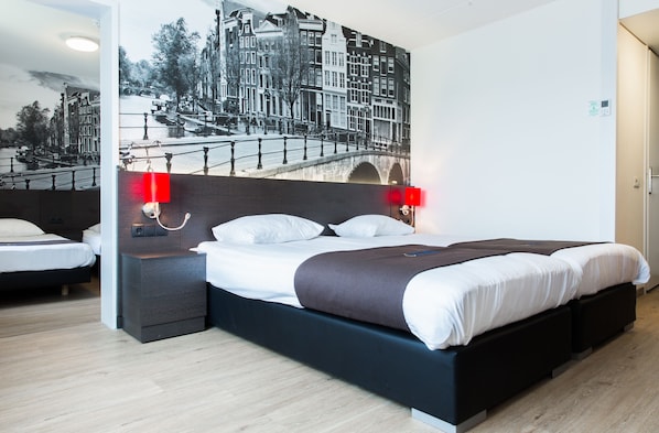 Quadruple Room | In-room safe, desk, iron/ironing board, free cots/infant beds - Bastion Hotel Amsterdam Amstel (Duivendrecht)