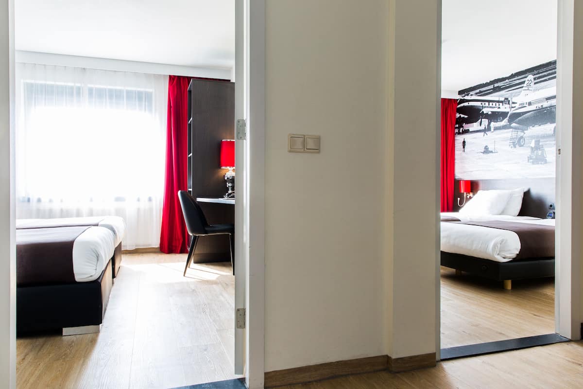 quadruple room | in-room safe, desk, iron/ironing board, free cots/infant beds