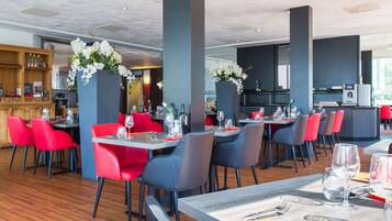 Daily buffet breakfast (EUR 18.25 per person)