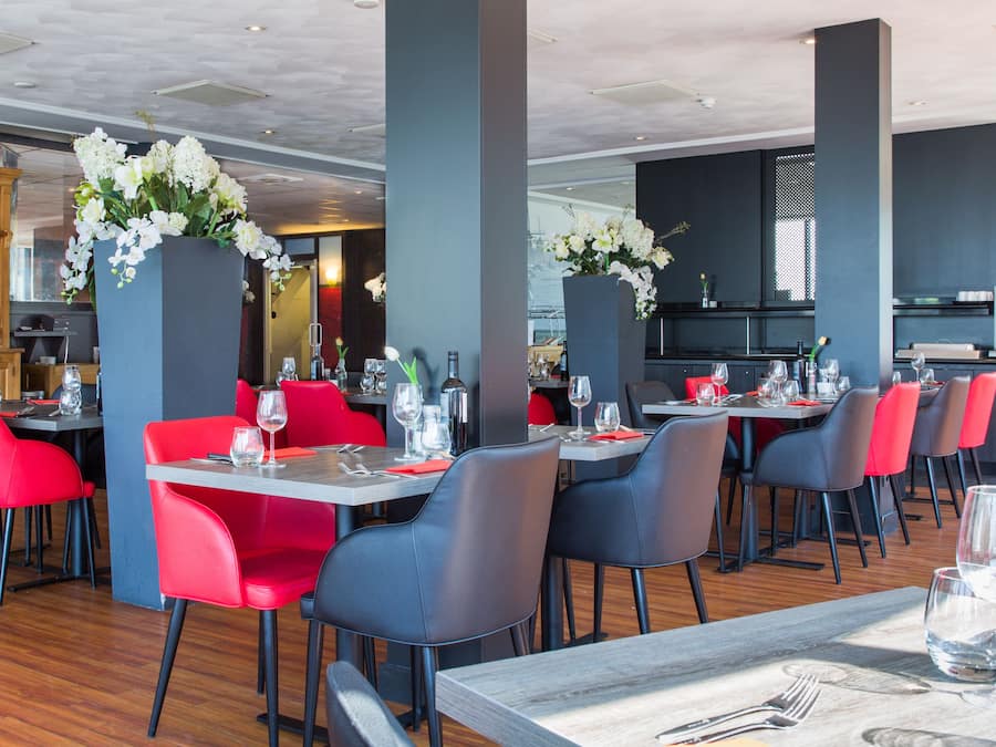 Café da manhã com buffet todos os dias (EUR 18.25 por pessoa)