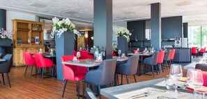 Desayuno buffet (EUR 18.25 por persona) 