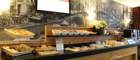 Kontinental morgenmad hver dag (18.25 EUR pr. person)