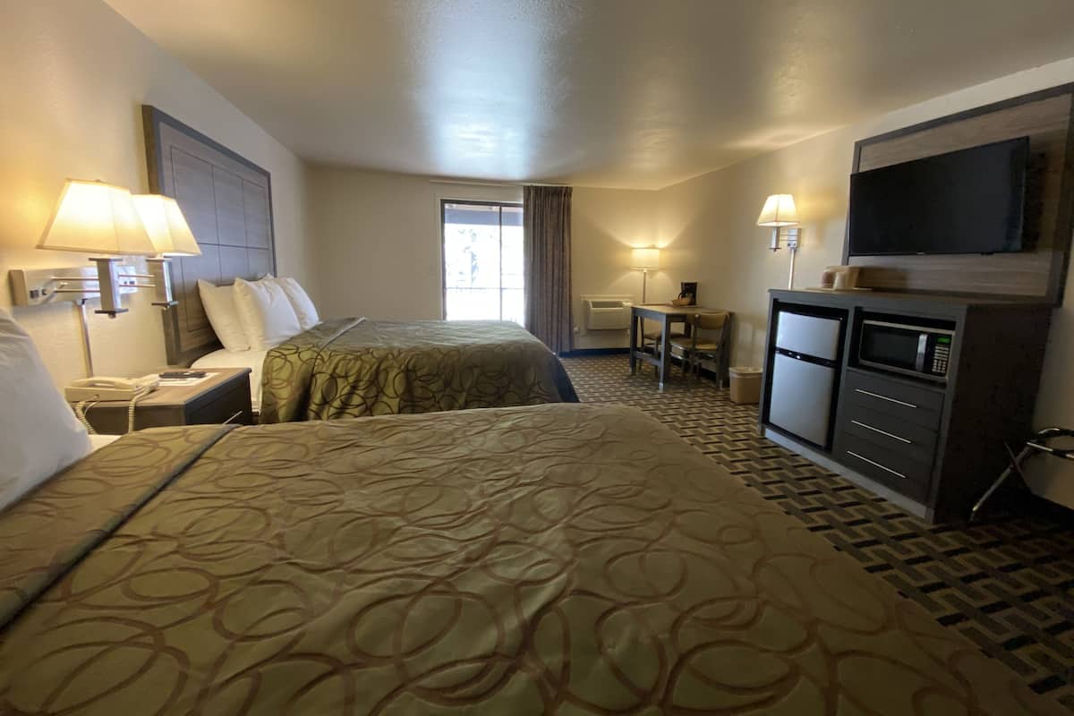Deluxe Room, 2 Queen Beds, Non Smoking
