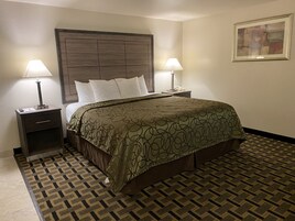 Deluxe King Room | Desk, iron/ironing board, free WiFi, bed sheets