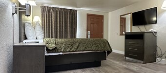 Motel In The Pines