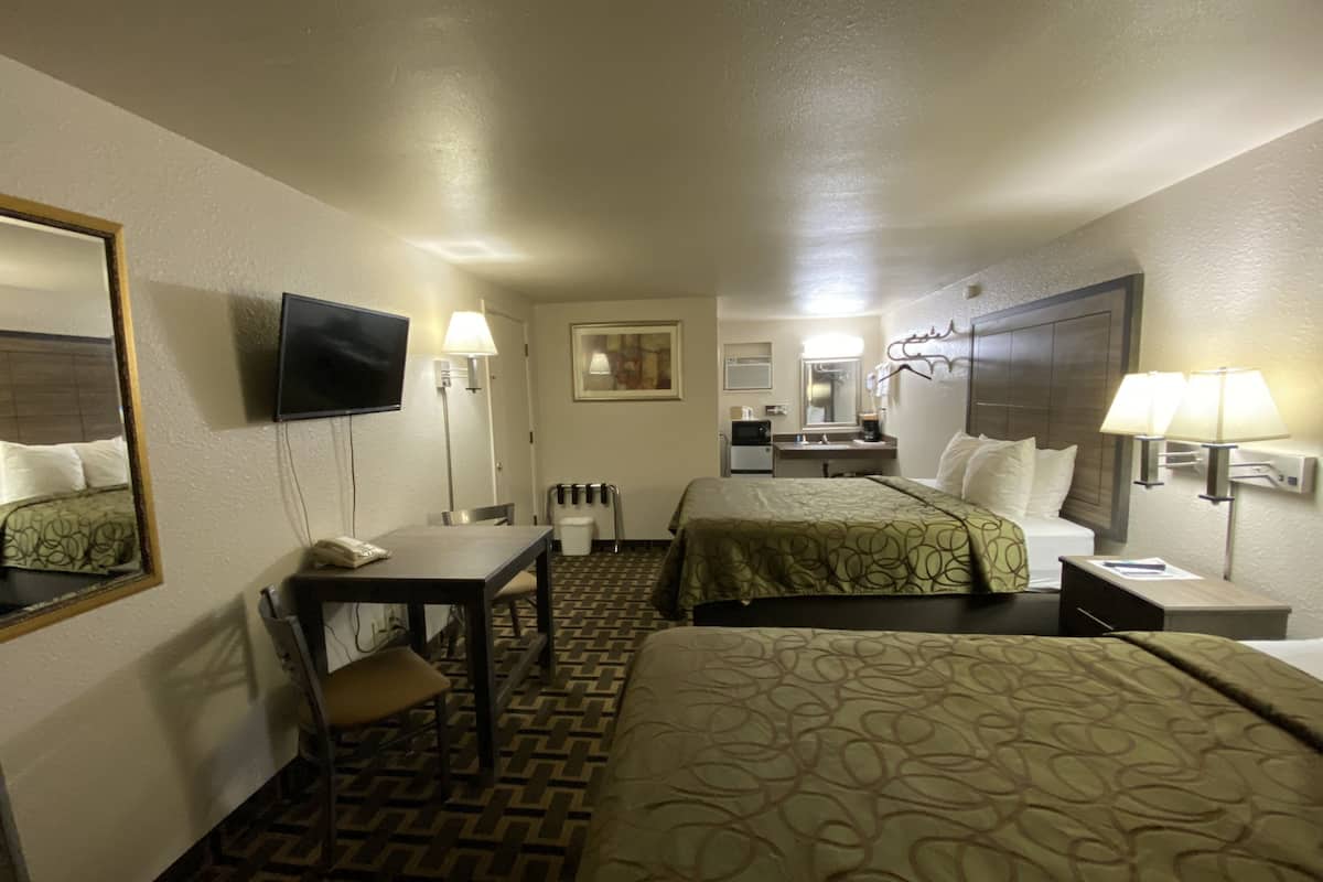 Standard Room, 2 Queen Beds, Non Smoking