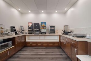 Free breakfast  -  SureStay Plus By Best Western Upland Ontario North (Upland)
