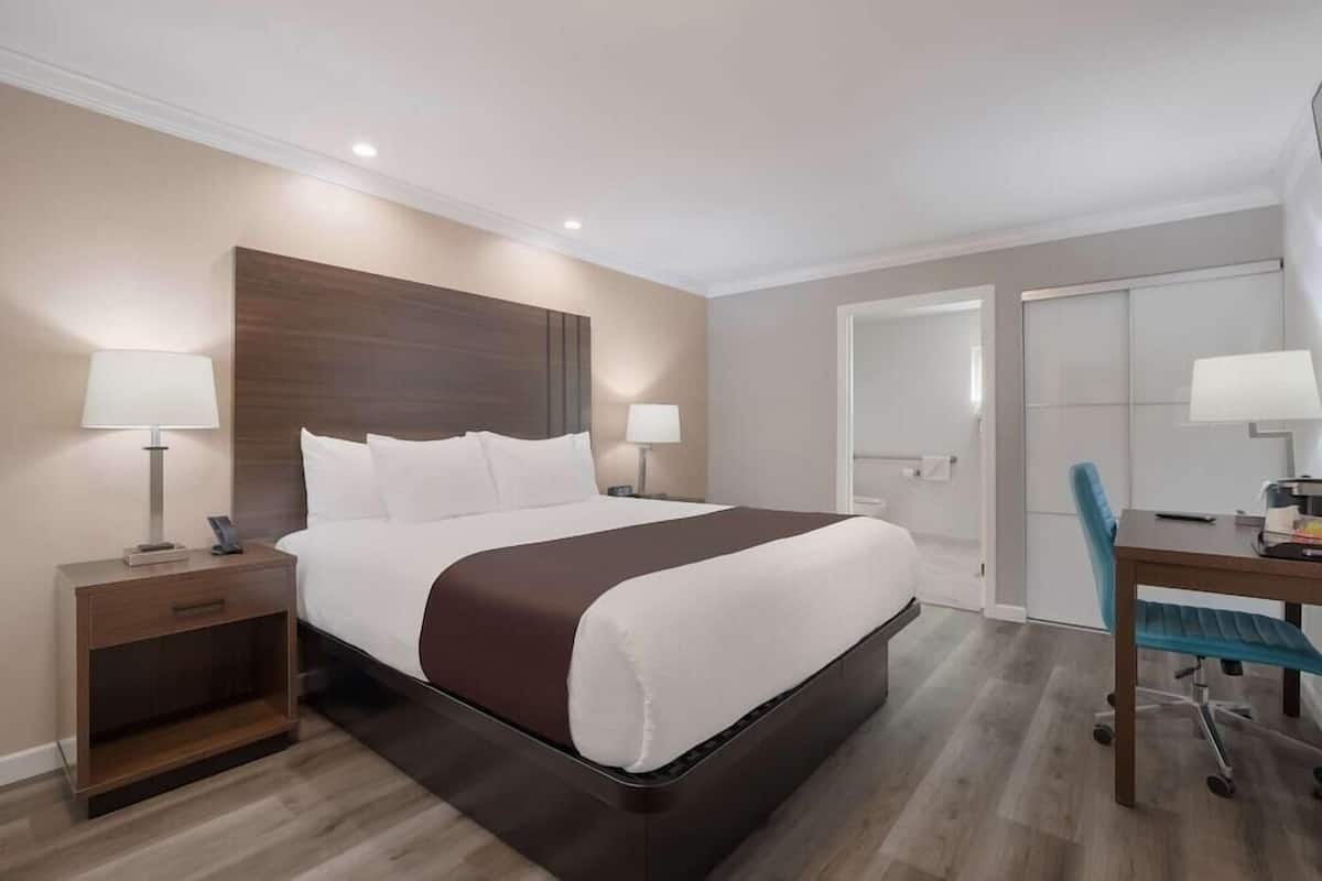 In-room safe, individually furnished, desk, laptop workspace
