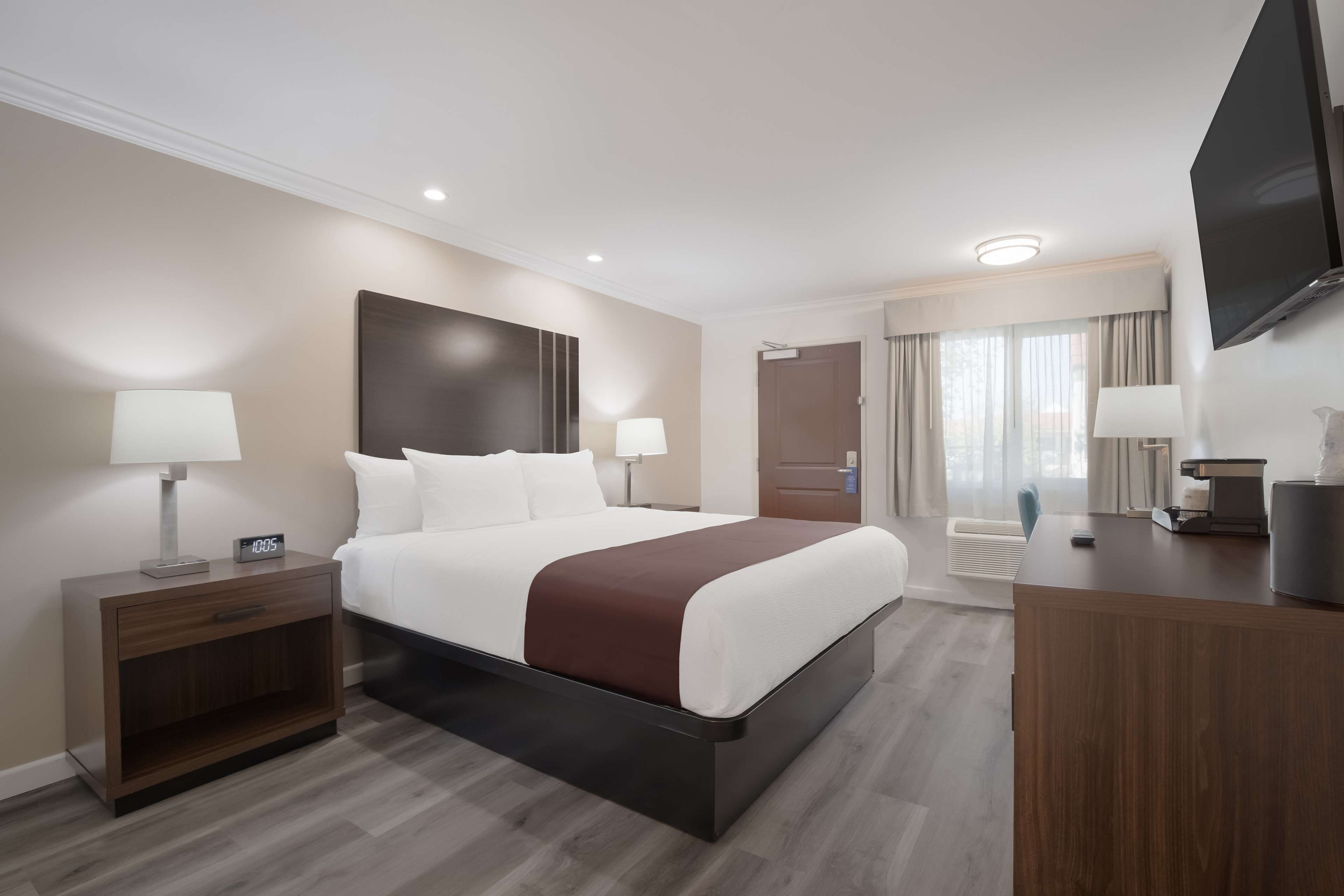 In-room safe, individually furnished, desk, laptop workspace