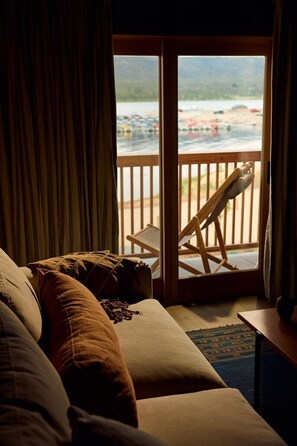 Premium Suite, 1 King Bed with Sofa bed, Lake View