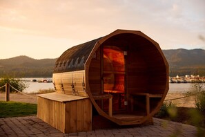 Sauna, steam room, aromatherapy, deep-tissue massages, Swedish massages - Hotel Marina Riviera (Big Bear Lake)