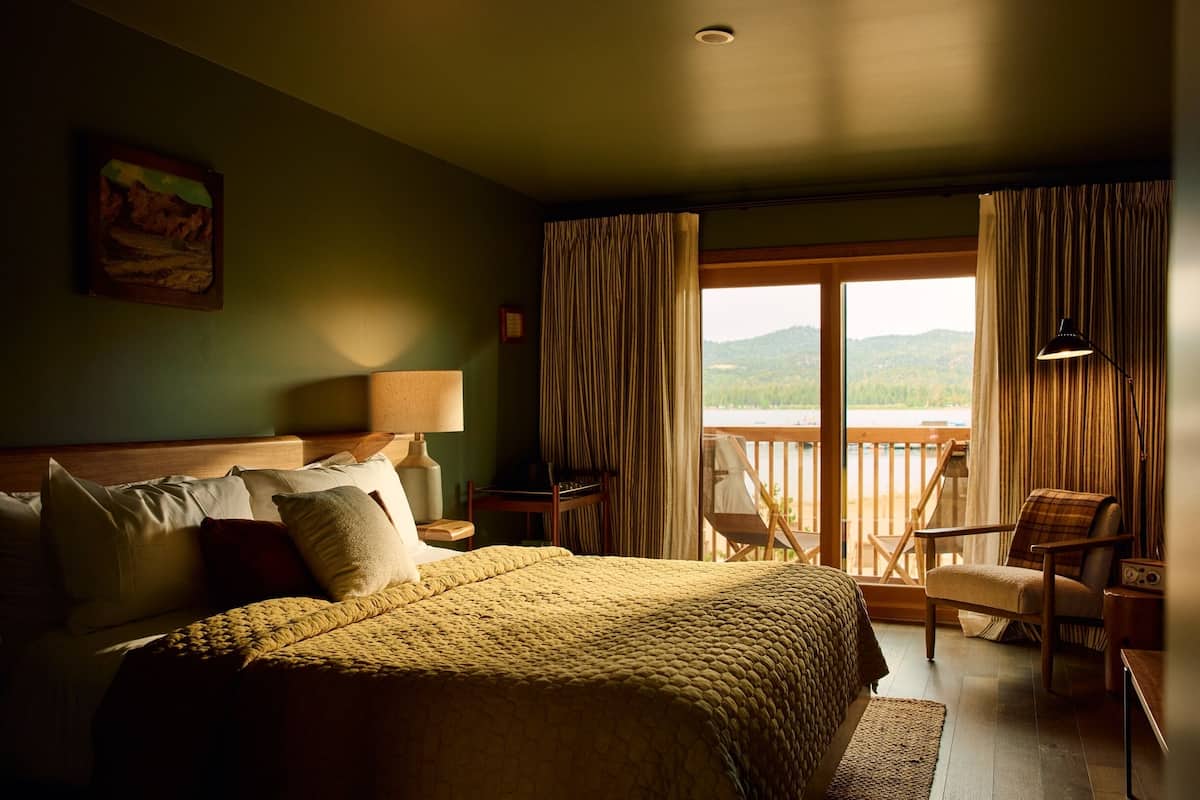 Egyptian cotton sheets, premium bedding, minibar, in-room safe