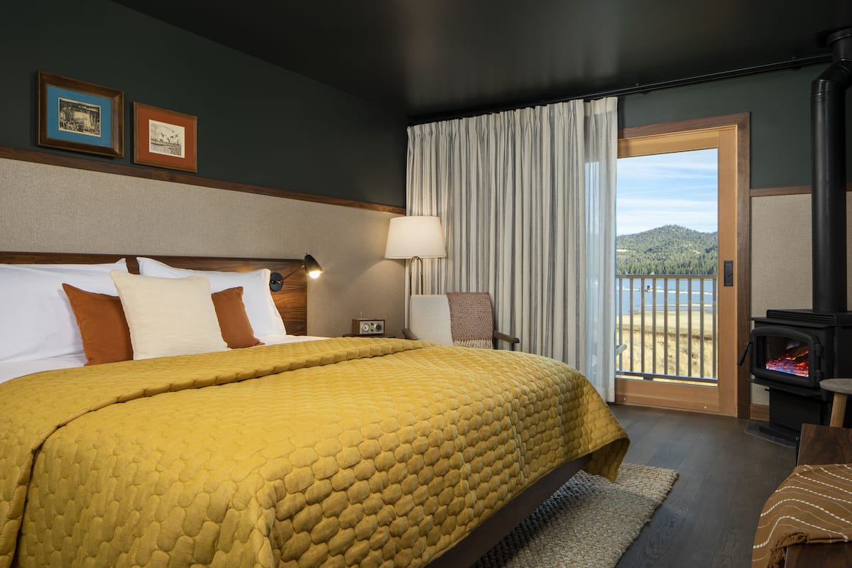 Egyptian cotton sheets, premium bedding, minibar, in-room safe