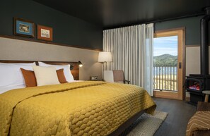 Premium Room, 1 King Bed, Lake View | Egyptian cotton sheets, premium bedding, minibar, in-room safe