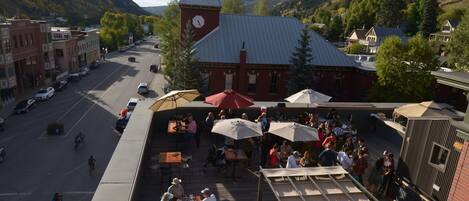 Breakfast, lunch and dinner served