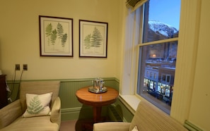Premium bedding, in-room safe, iron/ironing board, free WiFi