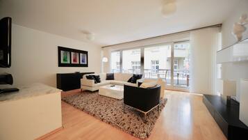 Dom Deluxe Apartment | Wohnbereich | Flachbildfernseher