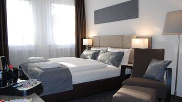 Deluxe Double Room | Hypo-allergenic bedding, in-room safe, desk, soundproofing