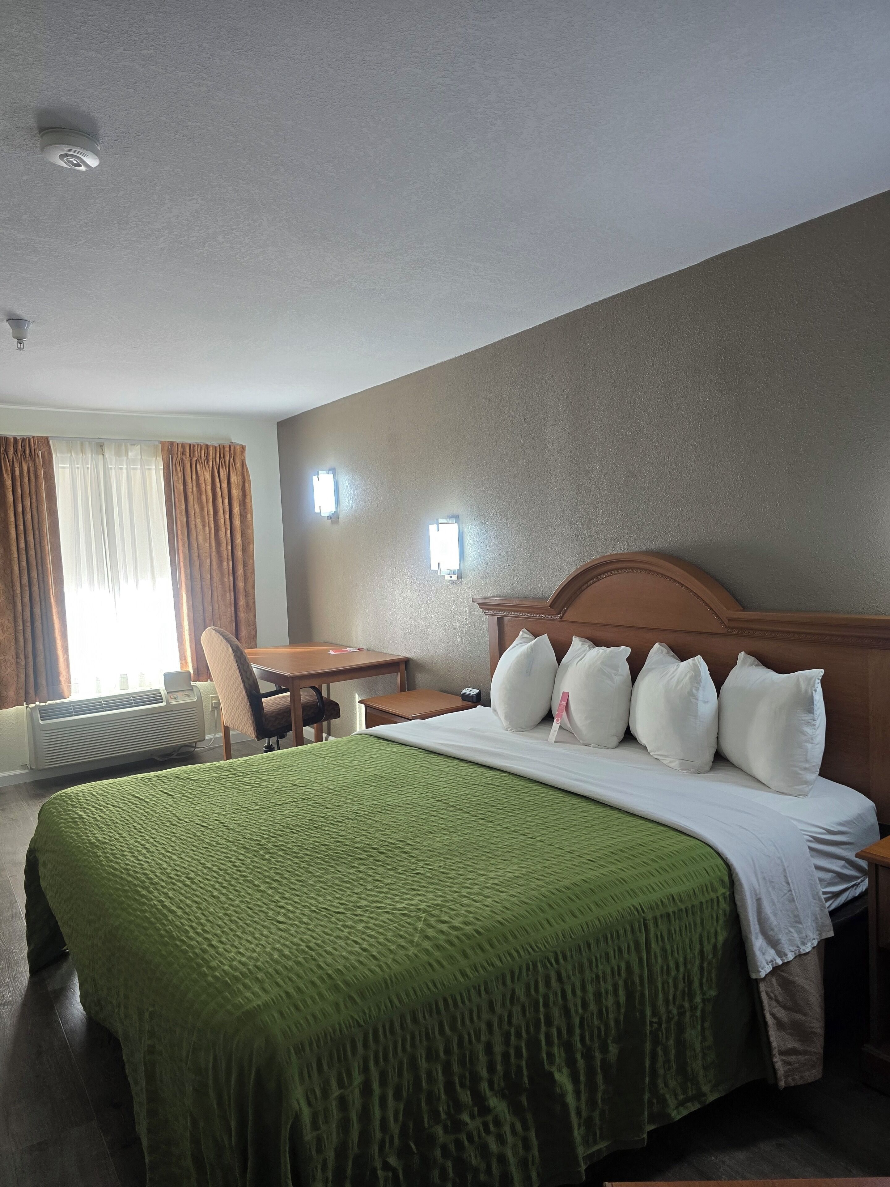 Standard Room, 2 Queen Beds, Smoking