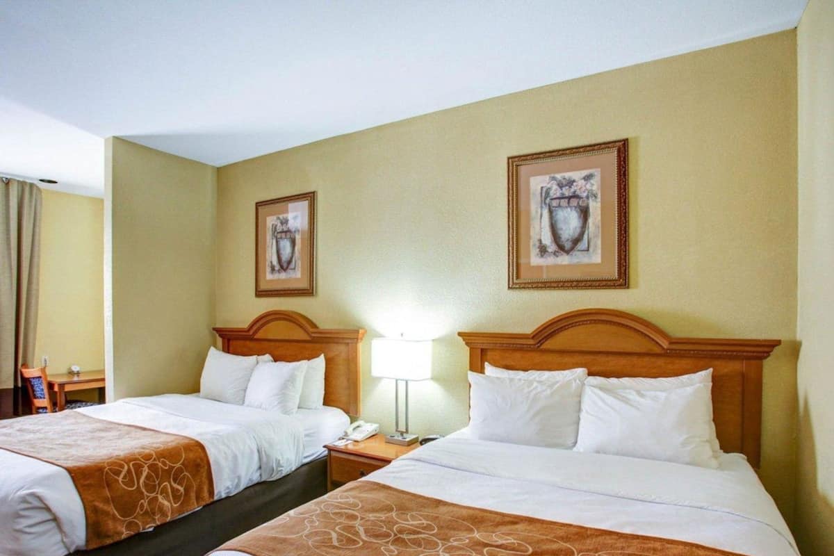 1 Schlafzimmer, Schreibtisch, Bügeleisen/Bügelbrett, Zustellbetten