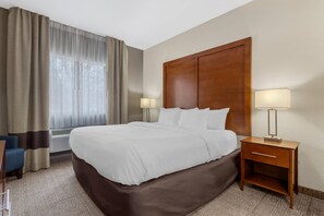 套房, 1 张特大床, 无烟房 | 1 多间卧室、办公桌、熨斗/熨衣板、折叠床/加床（额外收费）