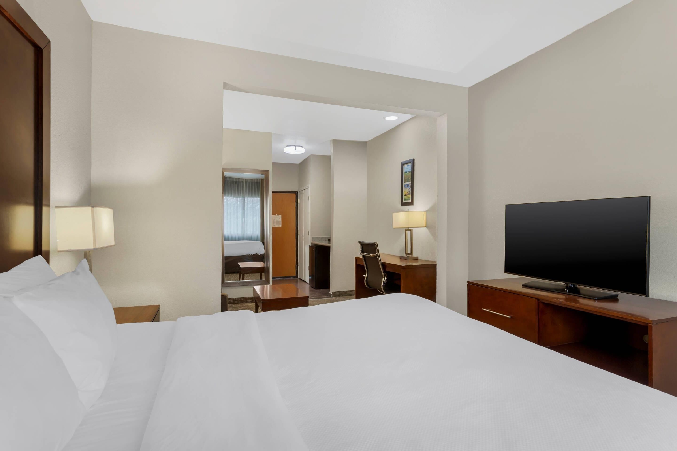Suite, 1 King Bed, Non Smoking | 1 bedroom, desk, iron/ironing board, rollaway beds