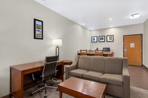 1 bedroom, desk, iron/ironing board, rollaway beds - Comfort Suites Brenham (Brenham)