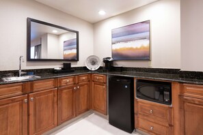 1 cama de matrimonio grande, No fumadores | Cocina privada | Frigorífico, microondas y cafetera o tetera